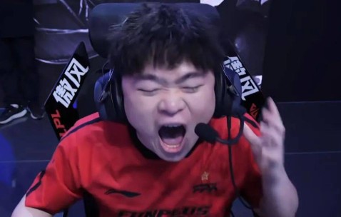 开云体育线上网站-比赛规则变更引发热议！，Rookie在FPX比赛中出色发挥观众掌声雷动