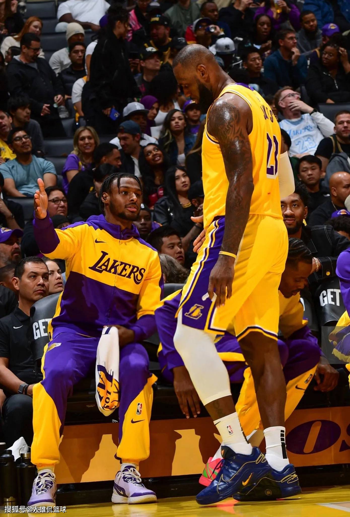 洛杉矶湖人发布备战花絮；清晨伤情更新；葡超任务艰巨；身体对抗强度拉满的简单介绍